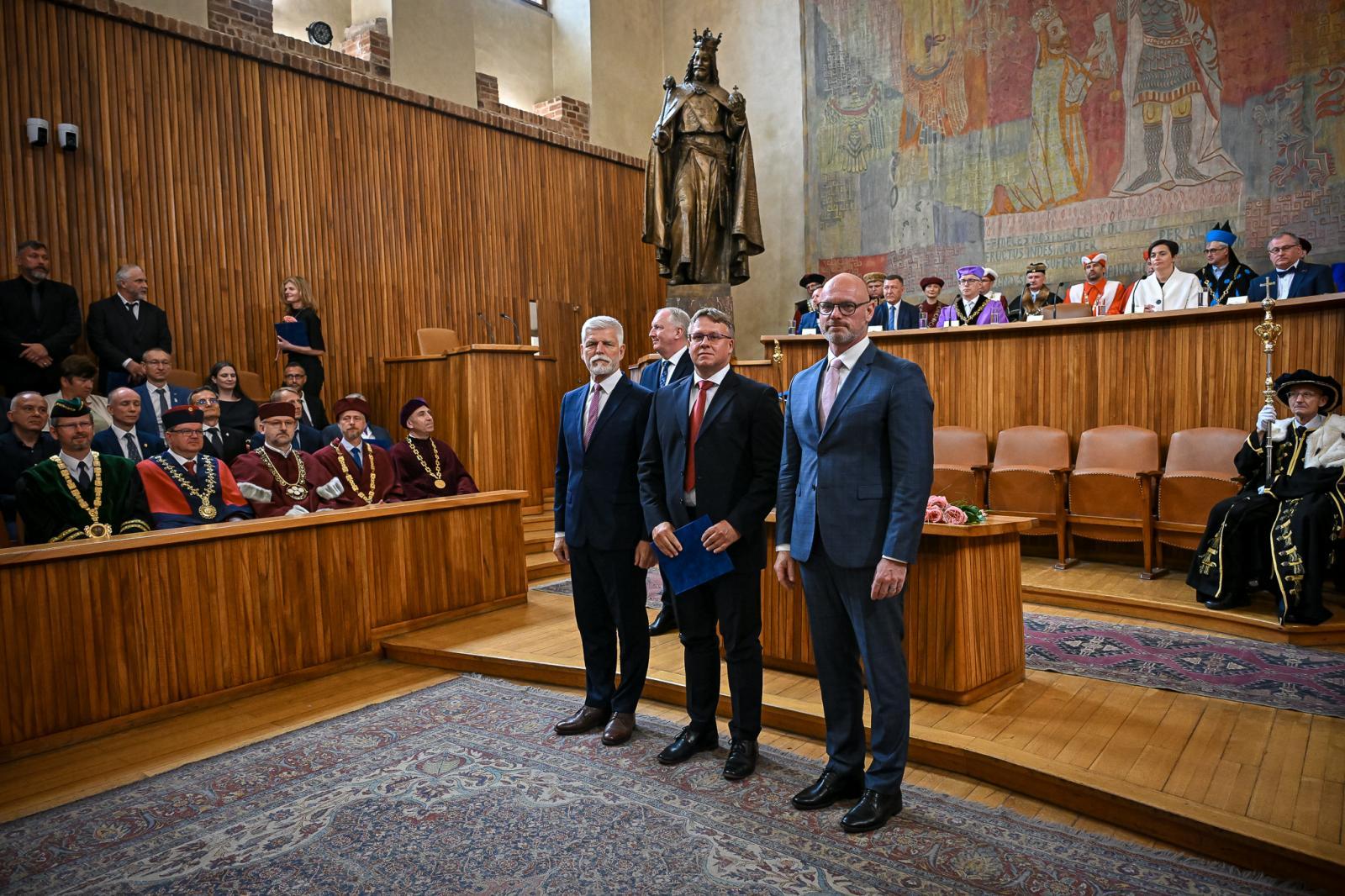 Jmenováni profesorem