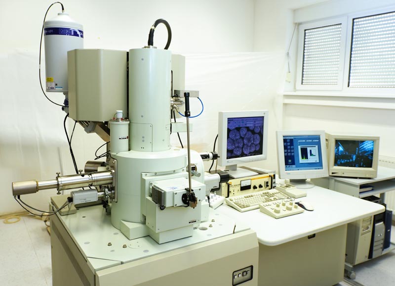  Elektronový rastrovací mikroskop JSM-6700F